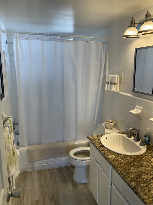 Master bathroom - 4500 S Ocean Blvd