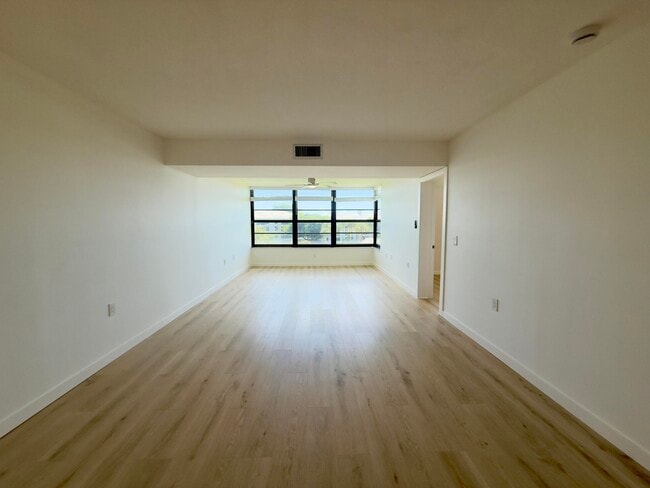 Building Photo - 3710 Whitehall Dr