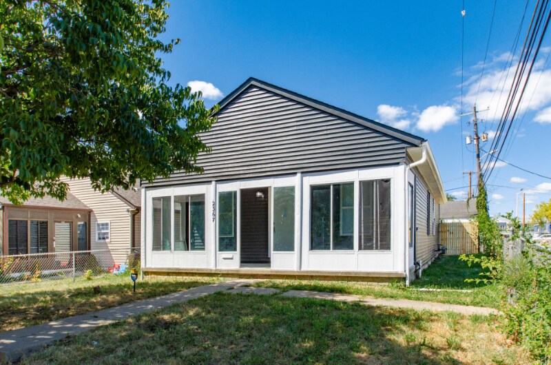 Foto principal - 2367 Jefferson Ave