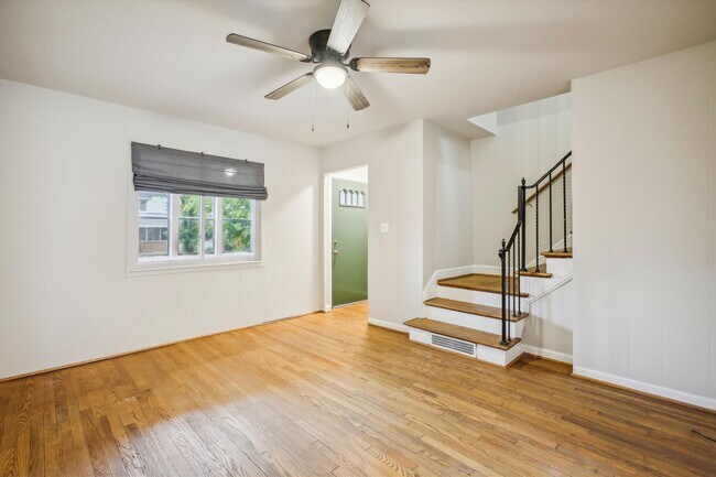 Foto del edificio - Stylish NE DC 2BR/1.5BA Townhome with Space, Comfort & Charm