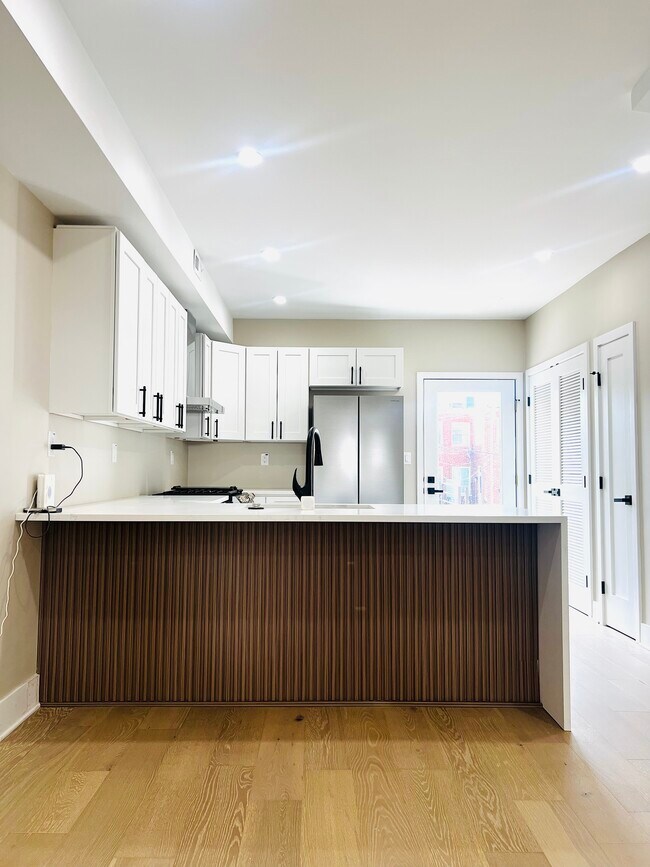 Foto del edificio - 5612 2nd Pl NW