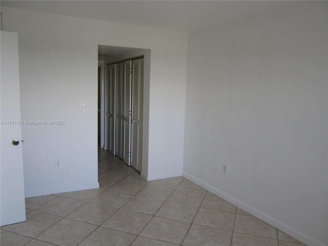 Building Photo - 4141 Nautilus Dr