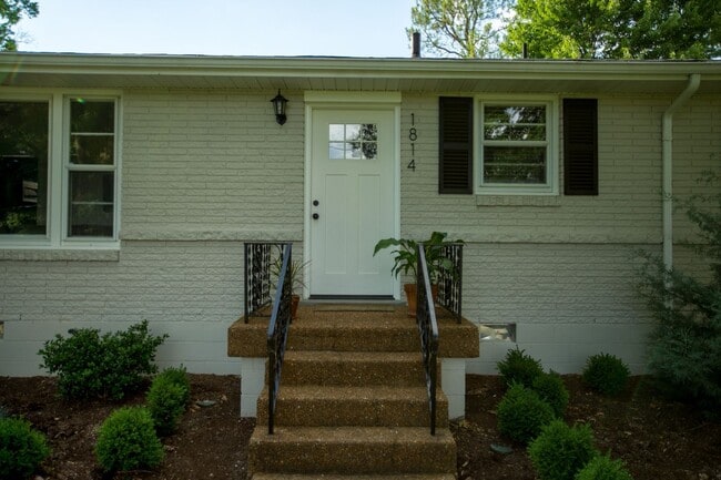 Foto del edificio - Beautiful East Nashville Renovated 3 Bed 1 Bath Home!