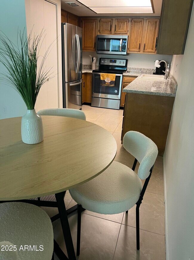 Foto del edificio - 7950 E Camelback Rd