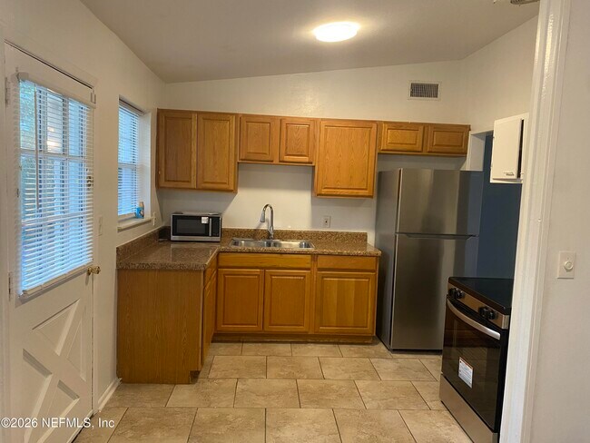 Building Photo - 815 La Marche Dr