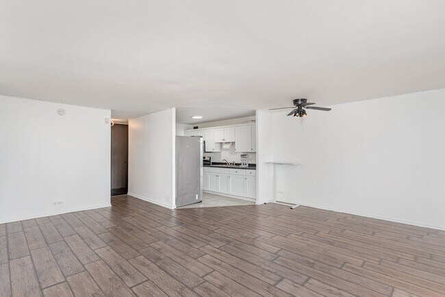 Foto del edificio - 6700 S South Shore Dr