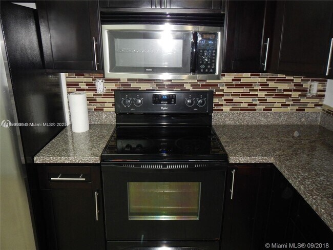Building Photo - 431 SW 113th Way