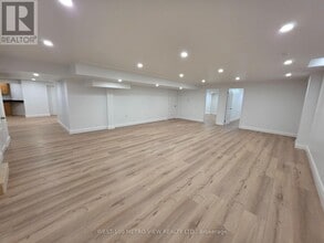 Building Photo - 250 Sunset Ridge