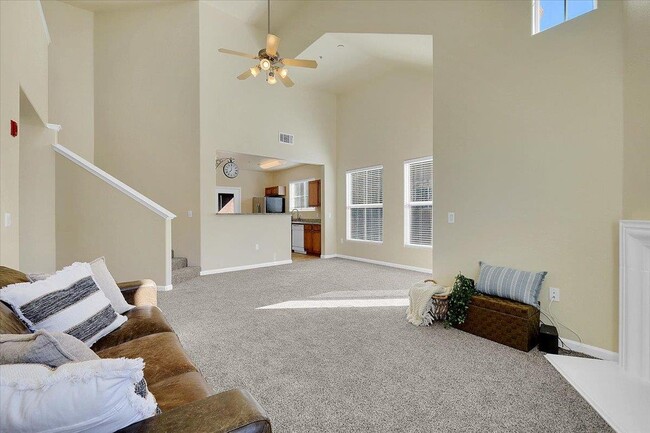 Building Photo - 5350 Dunlay Dr