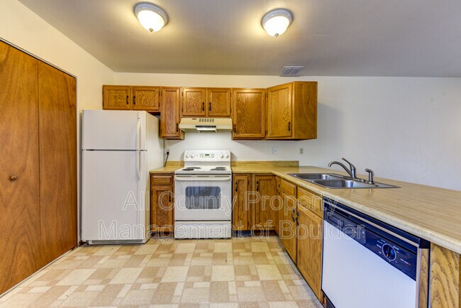 Building Photo - 1031 Portland Pl