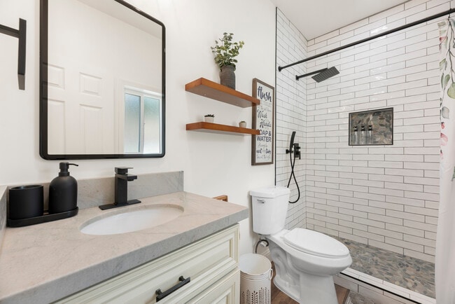 baño completo/ducha - 4686 Green Valley Ln