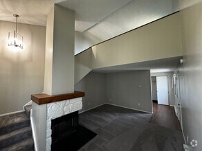 Building Photo - 851 Kerns Dr NE