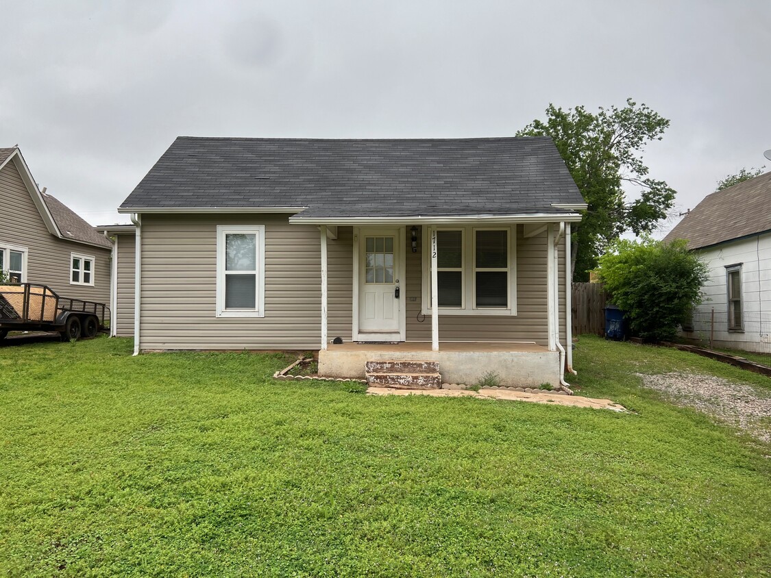 Primary Photo - 1712 W Logan Ave