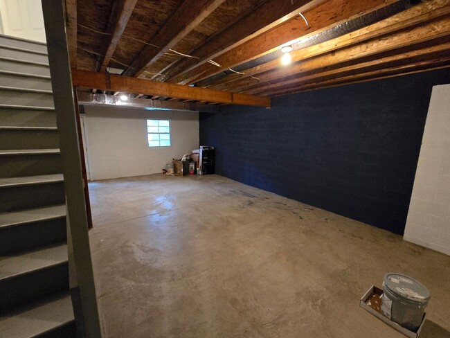 Building Photo - Charming Townhome in Park Forest Village -...