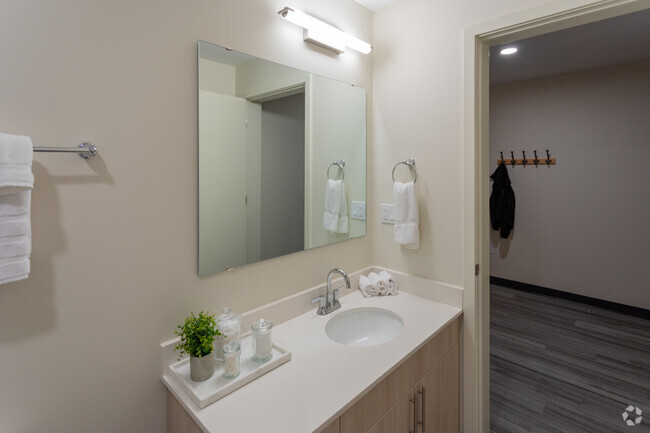 1HAB, 1BA - 821 ft² - third + dayton
