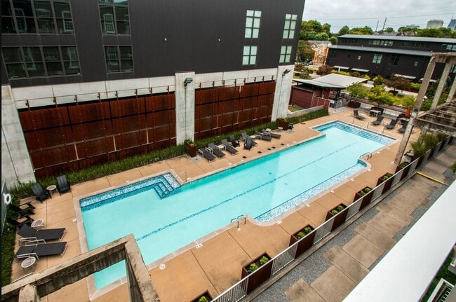 Building Photo - AMAZING 1BED 1 BATH WERTHAN LOFT