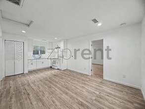 Building Photo - Unit 874