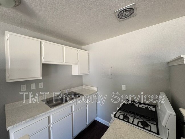 Building Photo - 2720 Forrest St