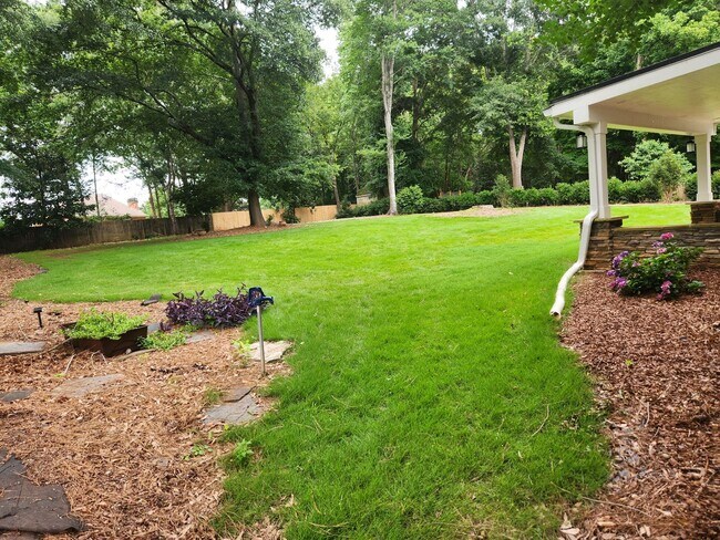 Foto del edificio - Executive Rental in Lake Redwine Community, 4 Bedrooms and 2.5 Baths 2 Car Garage - Newnan, GA