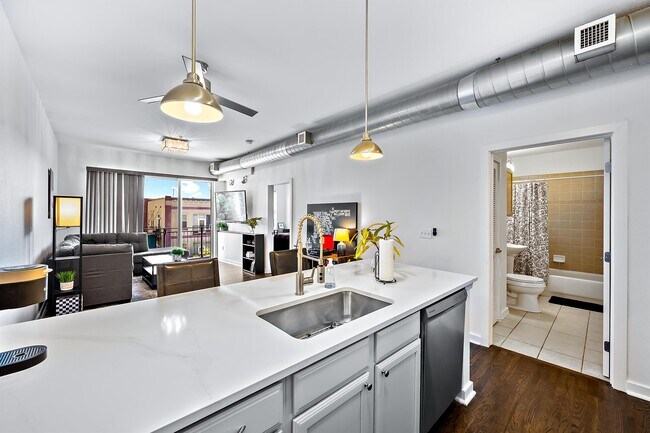 Building Photo - 1441 Central St