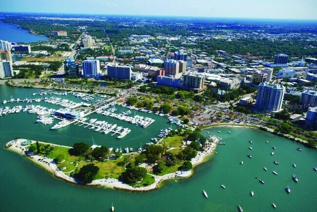 Foto del edificio - 771 John Ringling Blvd