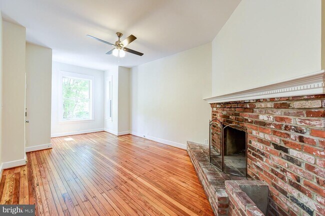Building Photo - 1307 22nd St NW