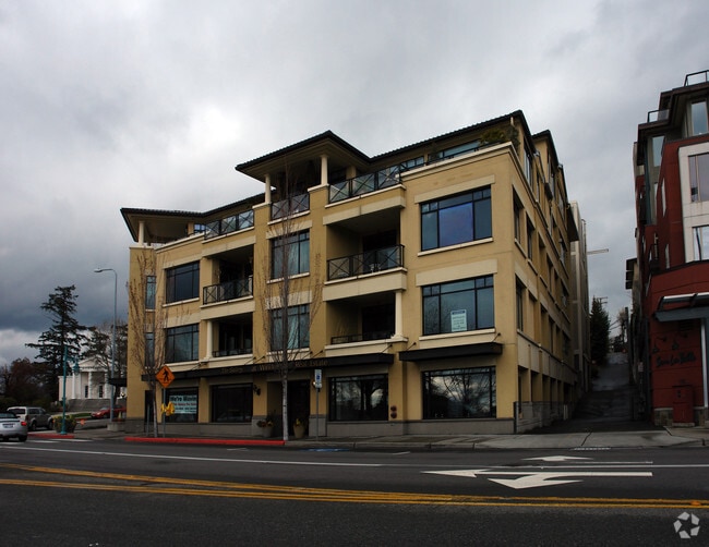 Building Photo - Tiara de Lago