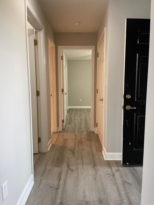 Foto del edificio - 2BR Waterfront Condo in Davidson. Enjoy Be...