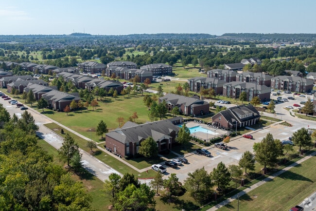 Building Photo - The Greens at Broken Arrow I, II,III, and IV