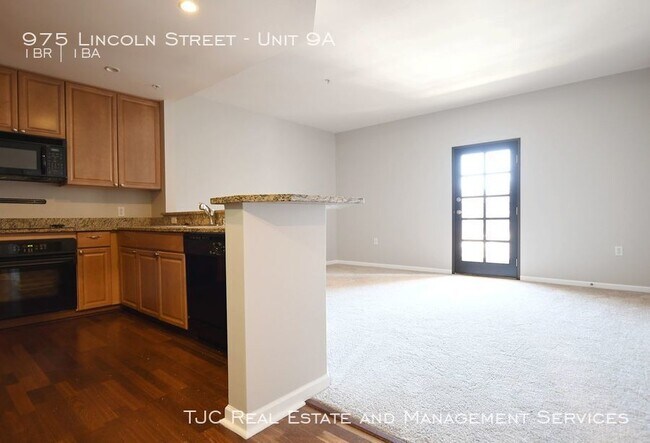 Building Photo - 975 Lincoln St