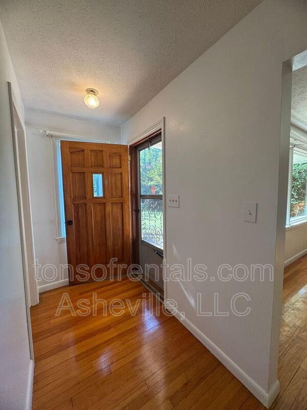 Foto del edificio - 1574 Lynn Rd