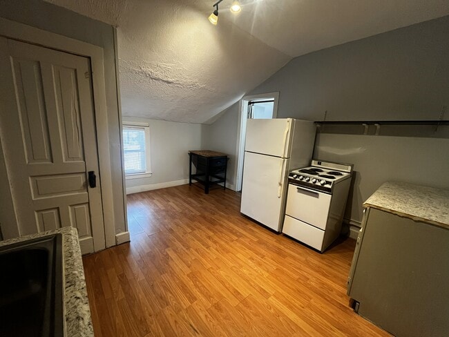 Cocina - 319 W Dutton St