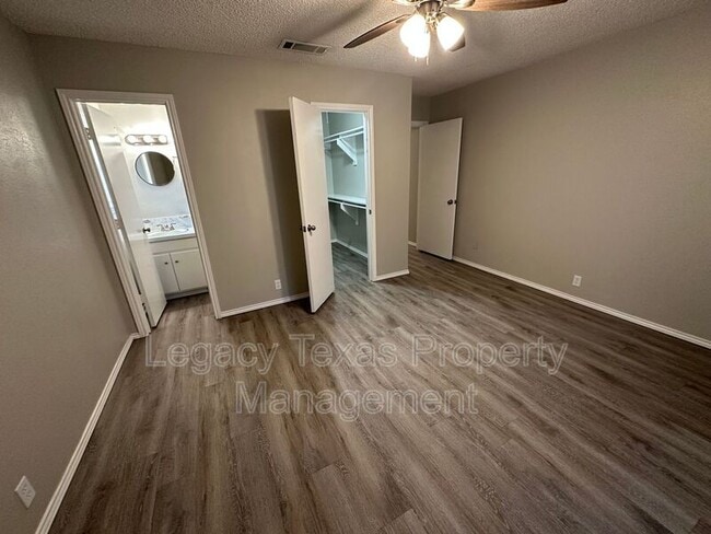 Foto del edificio - 1116 N Nolan River Rd