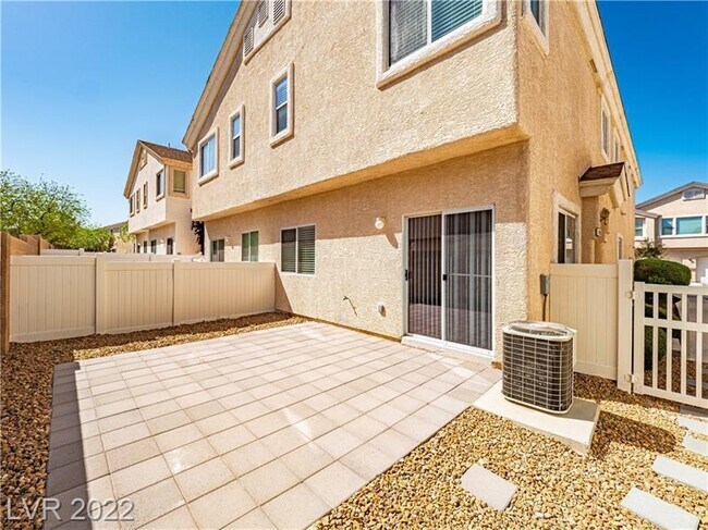 Foto del edificio - 8831 Roping Rodeo Ave