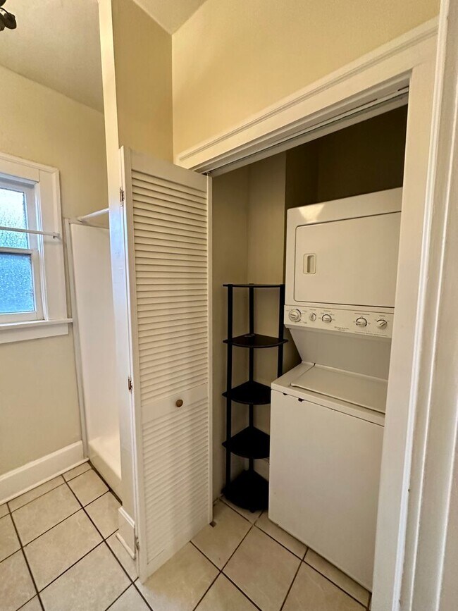 Foto del edificio - 858 S Broadway