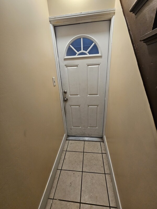 Foto del edificio - 1762 E 33rd St