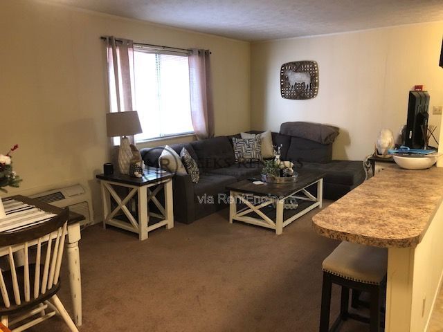 Building Photo - 1665 6th Ave