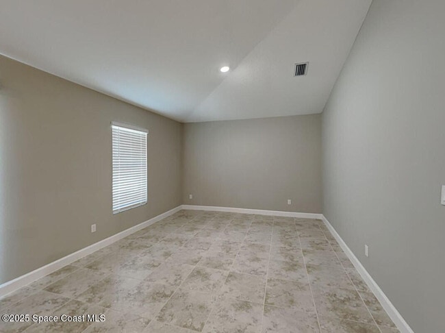 Building Photo - 2702 Hester Ave SE