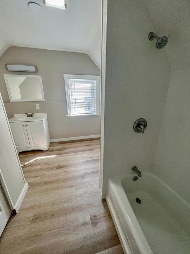 Building Photo - 4/1.5 Single Family Home | Hardwood Floors...