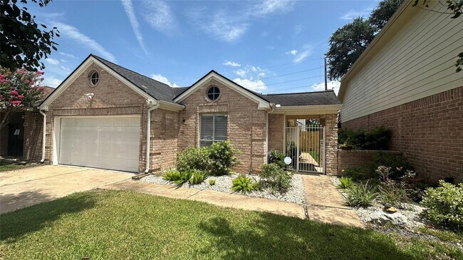 Building Photo - 4626 Green Trail Dr