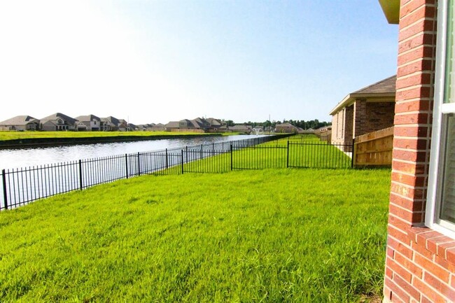 Foto del edificio - 29647 Clover Shore Dr