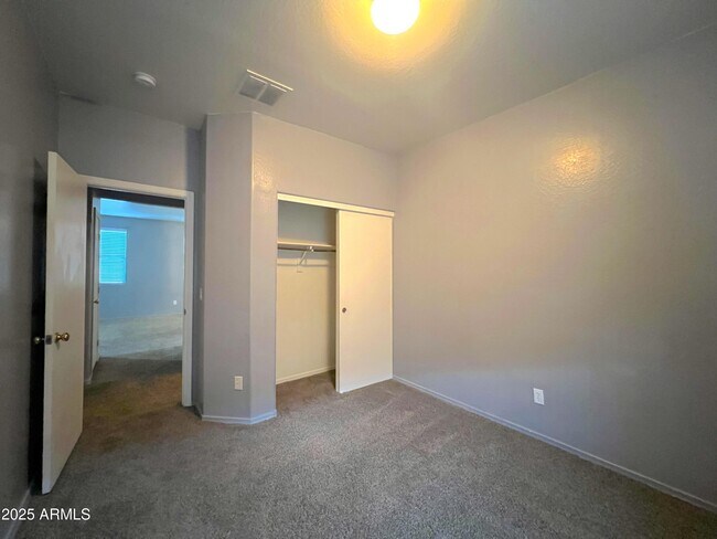 Foto del edificio - 7332 W Glass Ln