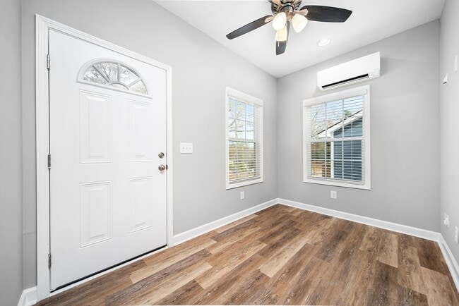 Building Photo - Cottage in Auburn!