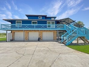 Building Photo - 9903 Bay Dr