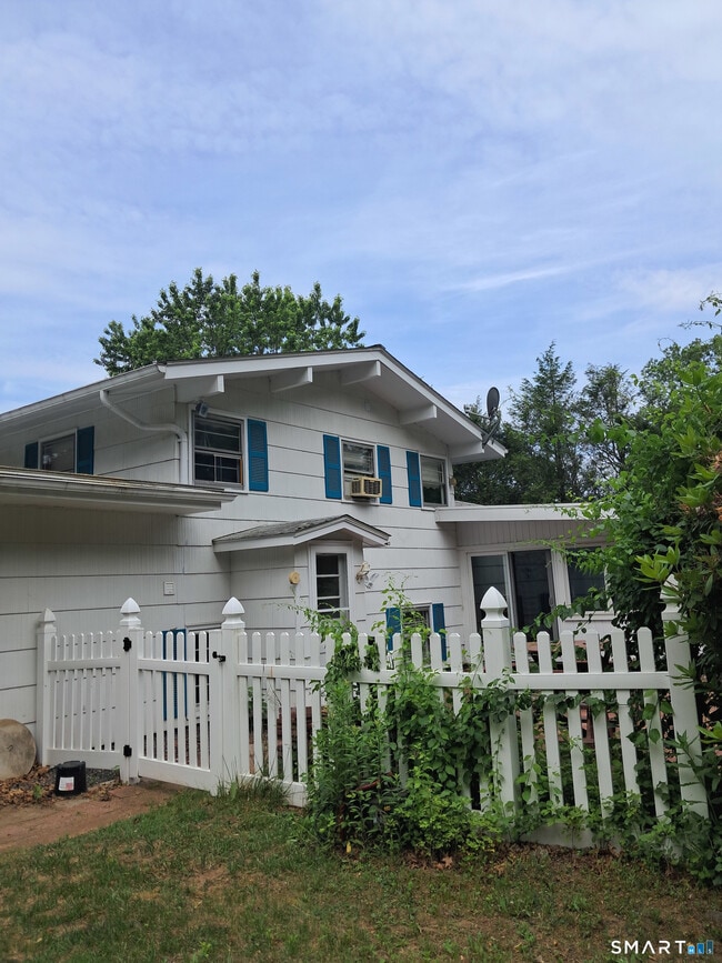Building Photo - 21 Hillcrest Dr