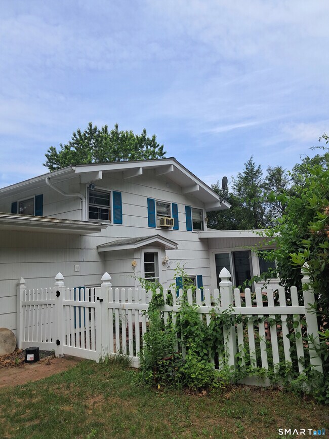 Foto del edificio - 21 Hillcrest Dr