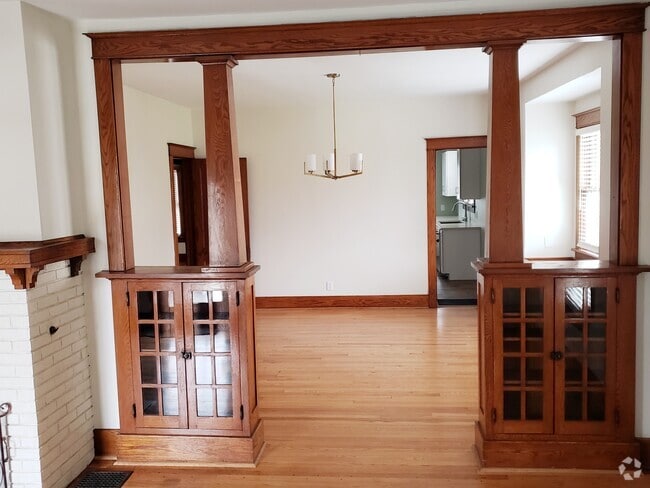 Building Photo - 1028 Highland Ave