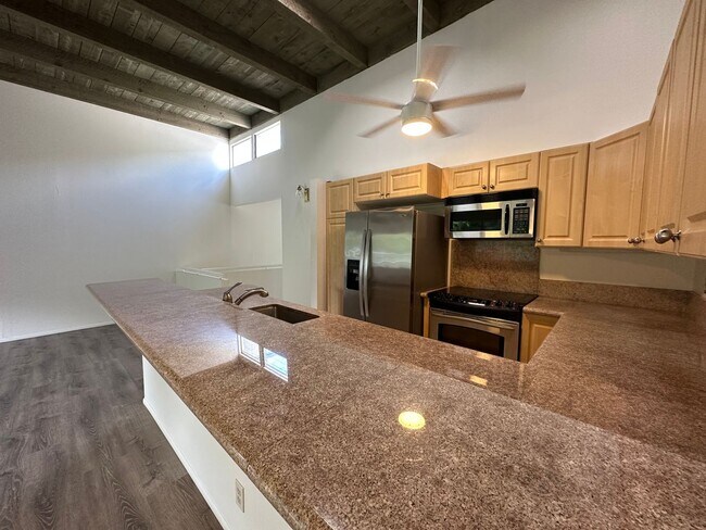 Foto del edificio - Upgraded 3 bedroom/2 bath townhome at Yach...