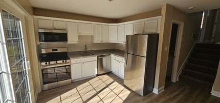 Building Photo - 30X Hendrickson Ln