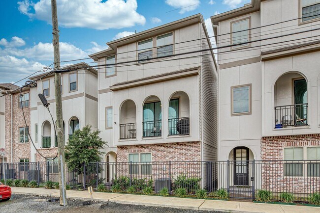 Foto del edificio - 5230 Schuler St